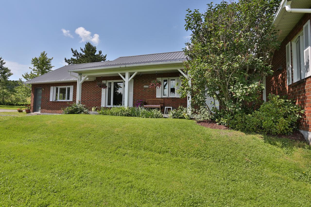 Bed and Breakfast Ranch St-Hubert Saint-Hermenegilde Экстерьер фото